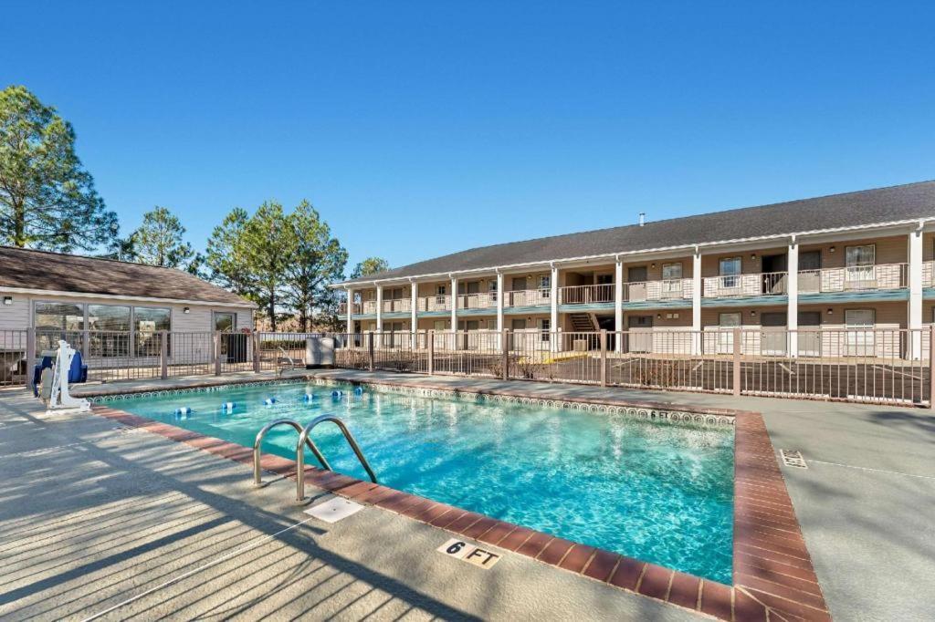Quality Inn Eastman Exterior photo